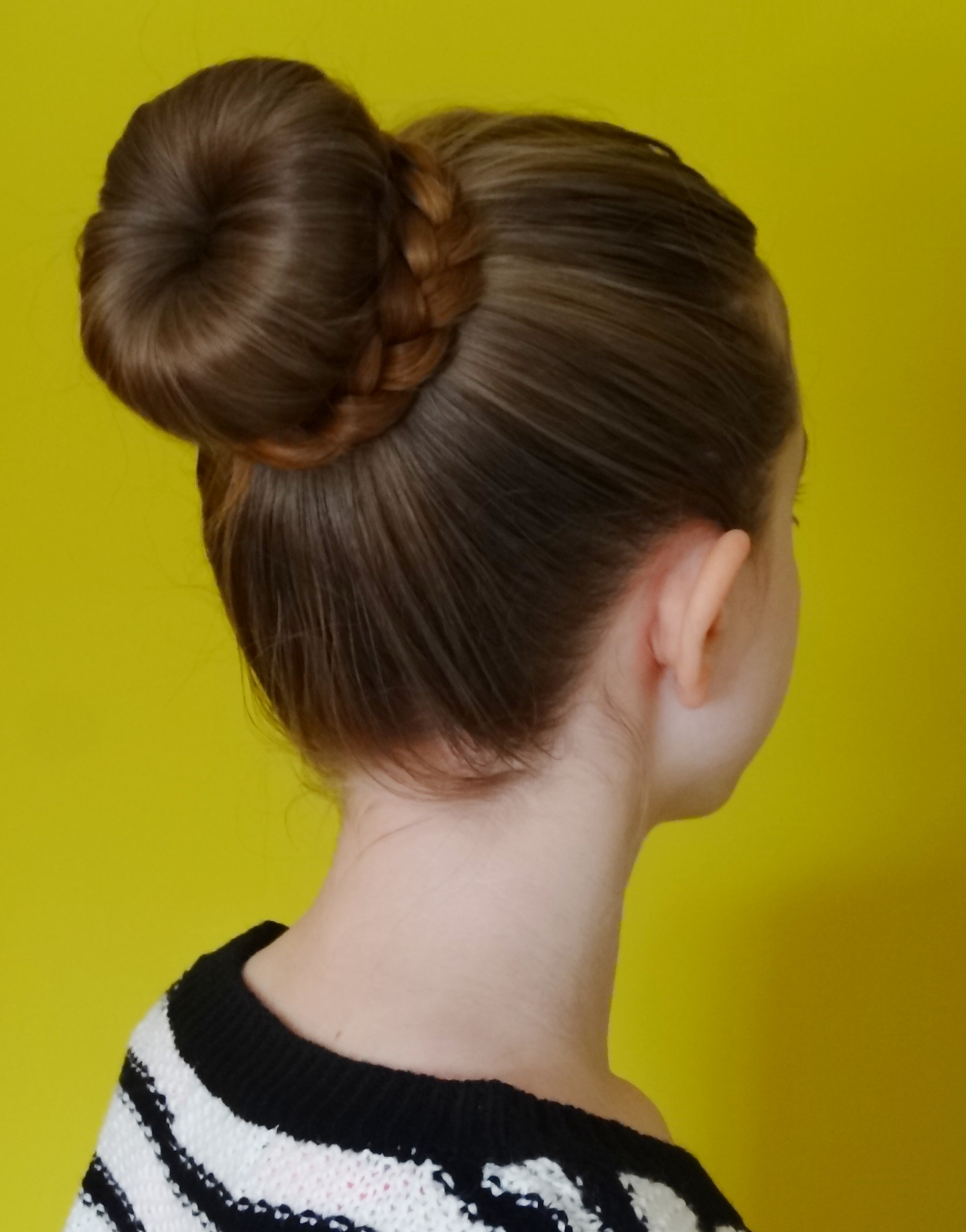 Circumbraided Donut Bun