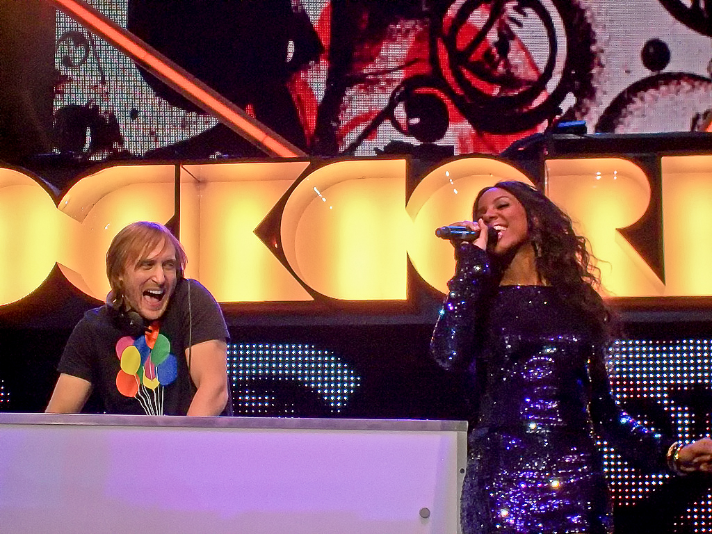 David Guetta and Kelly Rowland Live Orange Rockcorps London 2009 reworked
