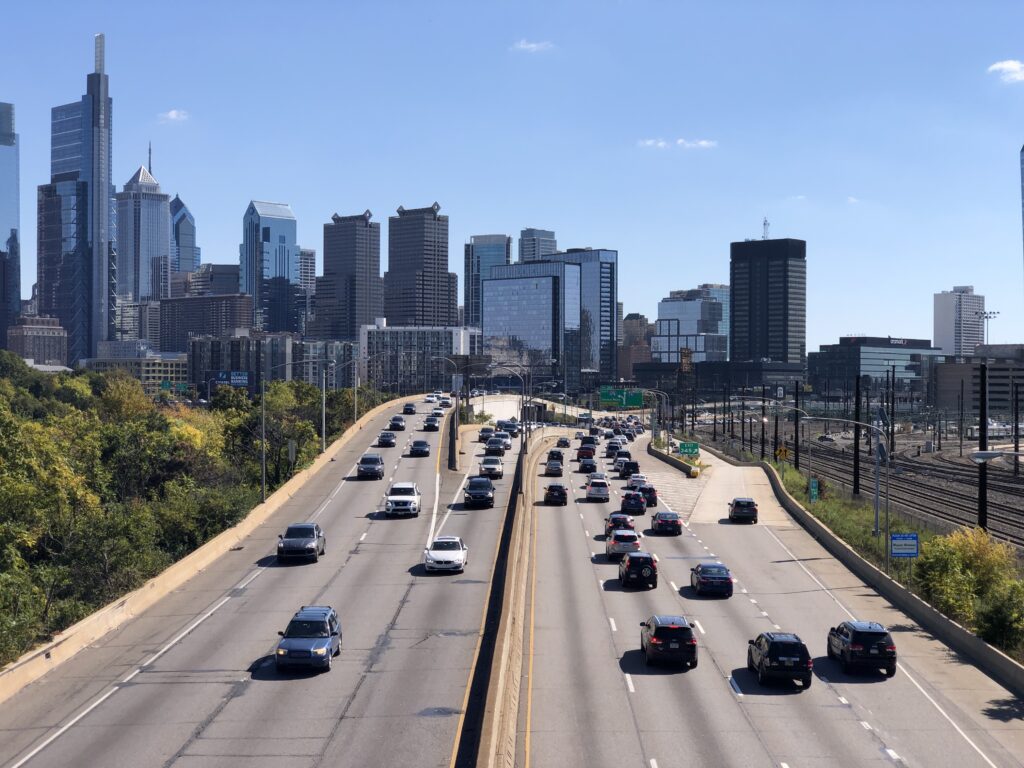 2022 10 09 13 33 59 View east along Interstate 76 and U.S. Route 30 Schuylkill Expressway from the overpass for Spring Garden Street in Philadelphia Pennsylvania