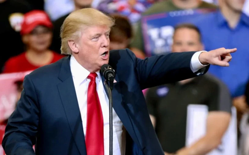 major tv networks unite to fight back against trumps white house press ban JtbJP3