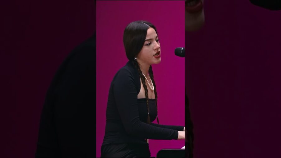 sarah lola how cruel a colors moment opry7C