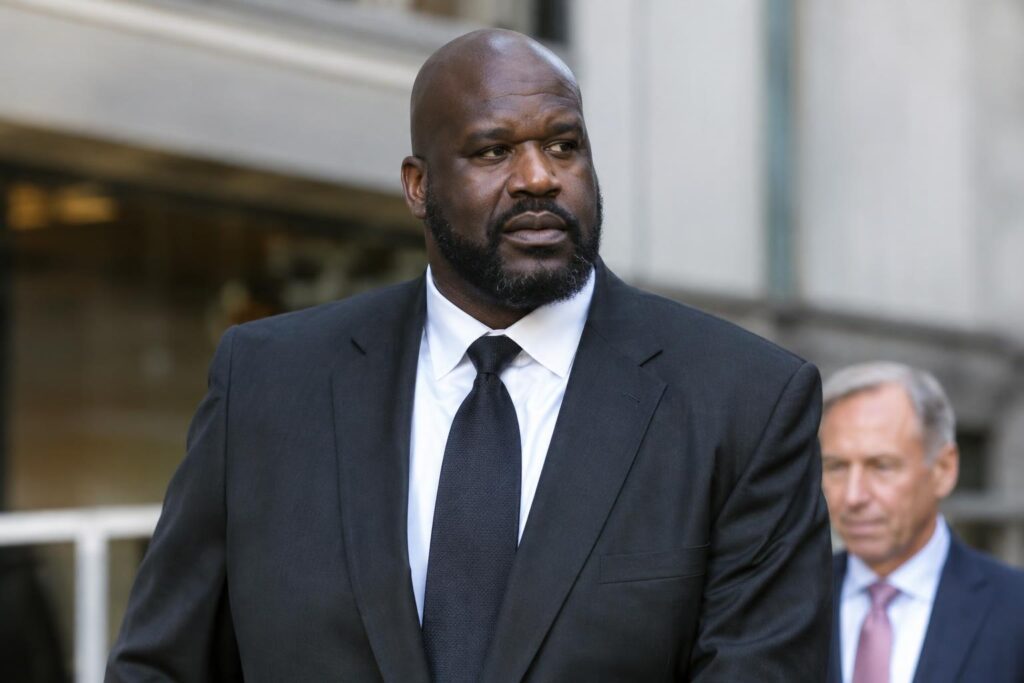 Shaq Is Fighting The Internet Over That FBI Badge! 2 shaq is fighting the internet over that fbi badge 9jXutj