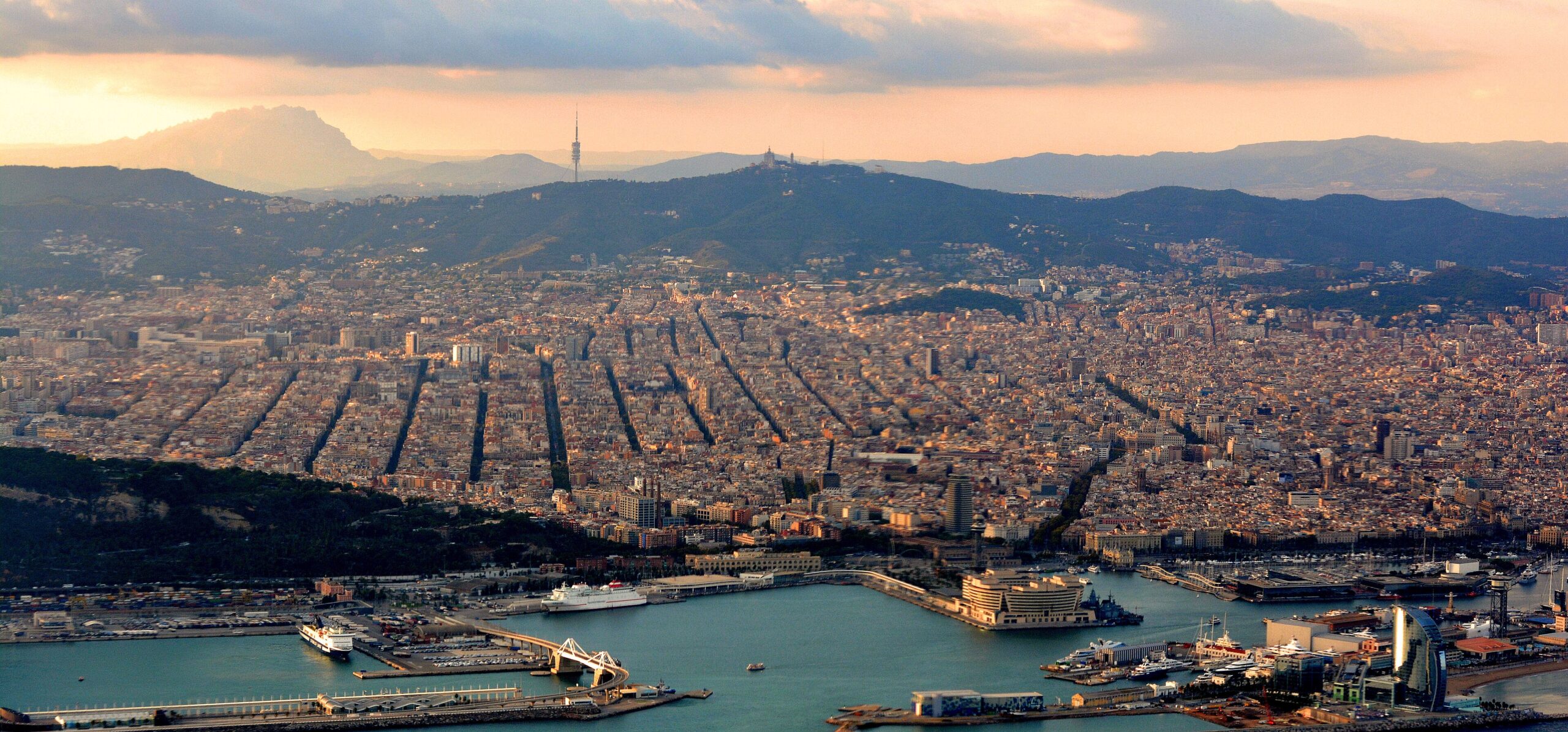 3840px Evening light over Barcelona 3 scaled