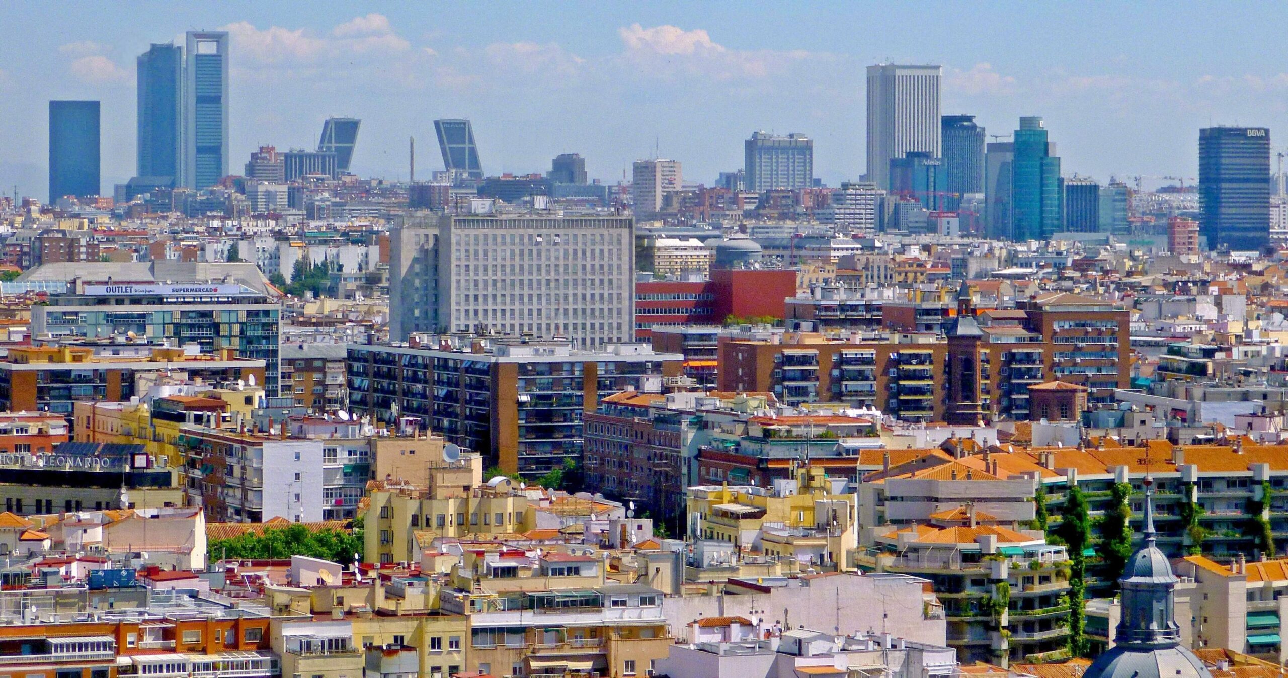 Madrid Madrid Channel 1357 3840px Madrid Sky Bar 360C2BA 28Hotel Riu Plaza EspaC3B1a292C vistas 19 3 scaled